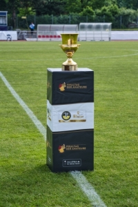 Pokal und Pokalstele beim Bitburger Verbandspokalendspiel 2024